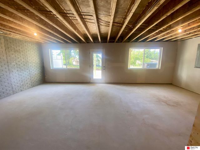 5801 Holmstrom Court, Lincoln, NE 68516