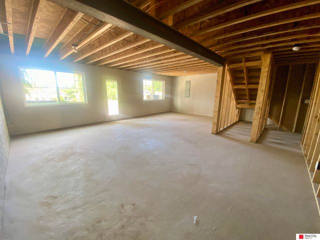 5801 Holmstrom Court, Lincoln, NE 68516