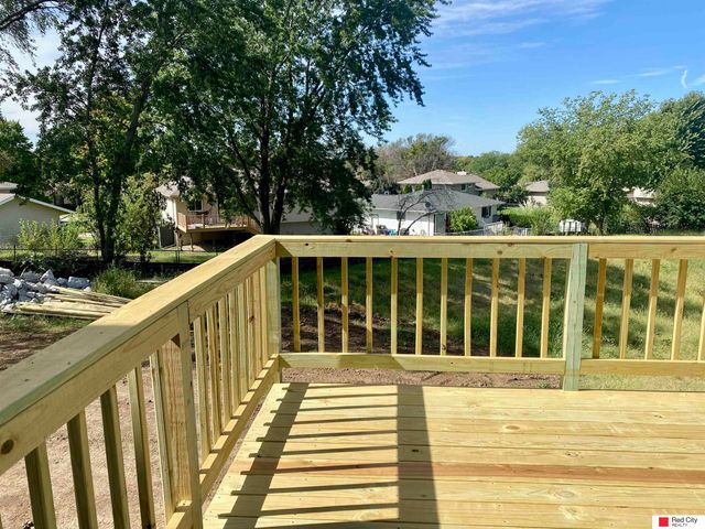 5801 Holmstrom Court, Lincoln, NE 68516