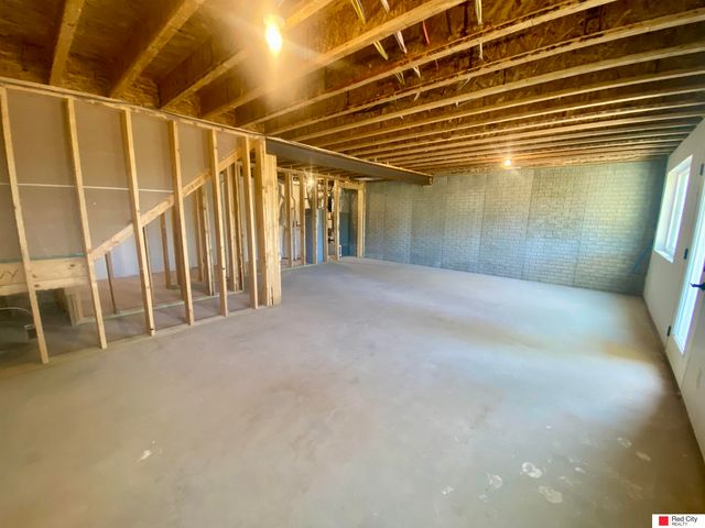 5801 Holmstrom Court, Lincoln, NE 68516