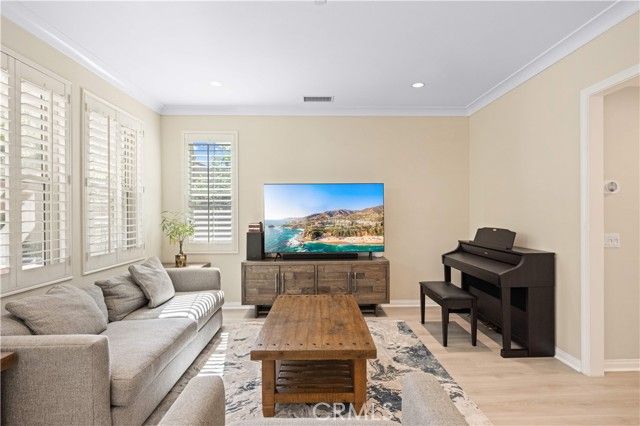 107 Overbrook, Irvine, CA 92620