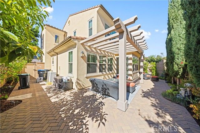 107 Overbrook, Irvine, CA 92620