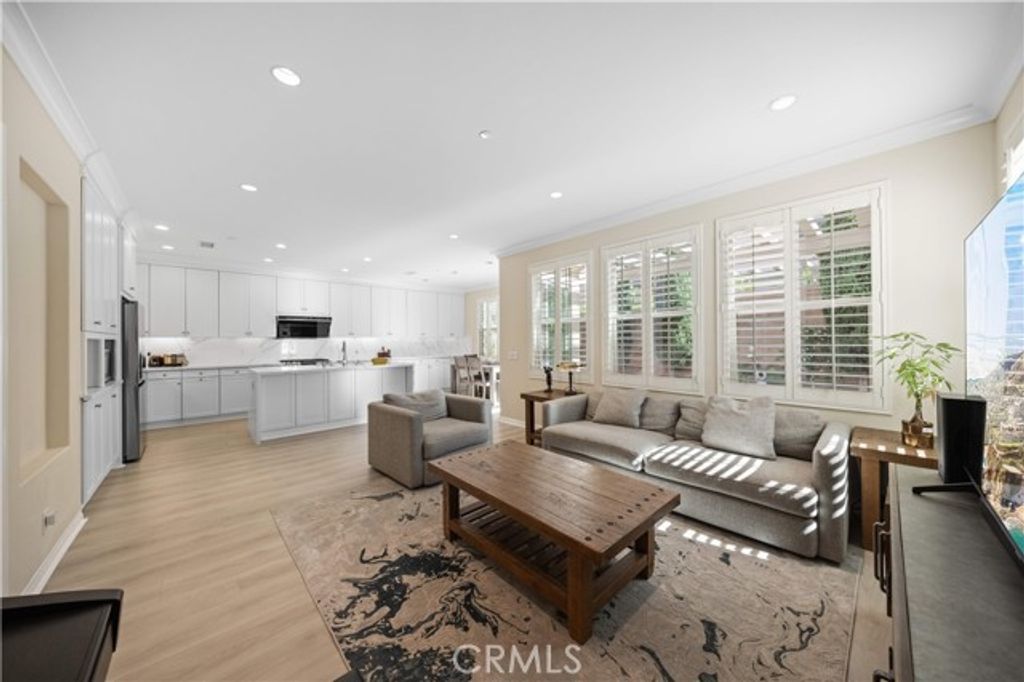 107 Overbrook, Irvine, CA 92620