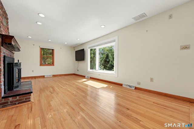 40 Manitook Drive, Oxford, CT 06478