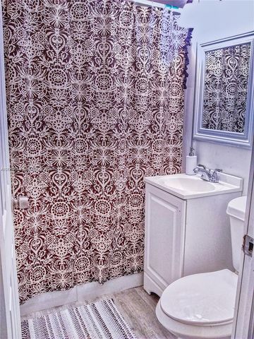 142 NE 56th St A, Miami, FL 33137