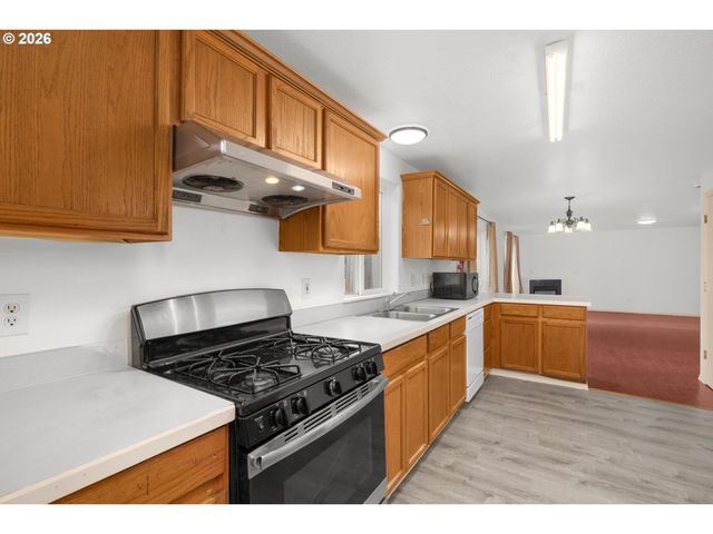 8704 Se RHONE St, Portland, OR 97266