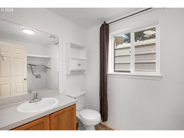 8704 Se RHONE St, Portland, OR 97266