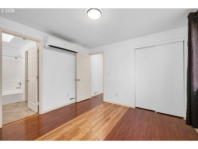 8704 Se RHONE St, Portland, OR 97266