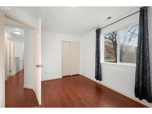 8704 Se RHONE St, Portland, OR 97266