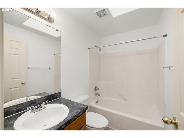 8704 Se RHONE St, Portland, OR 97266