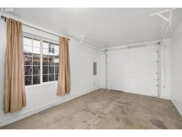 8704 Se RHONE St, Portland, OR 97266