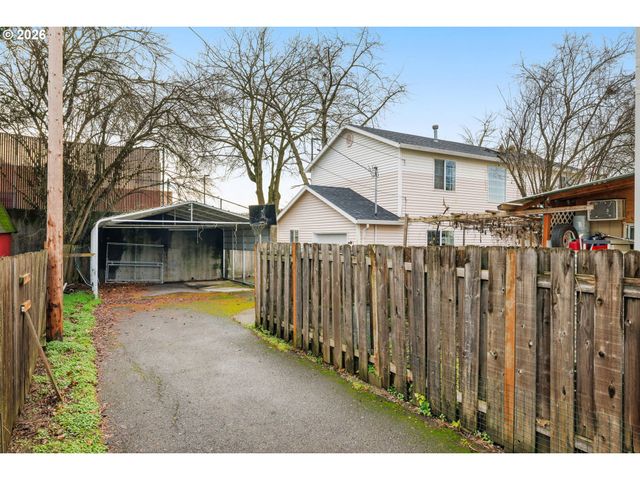 8704 Se RHONE St, Portland, OR 97266