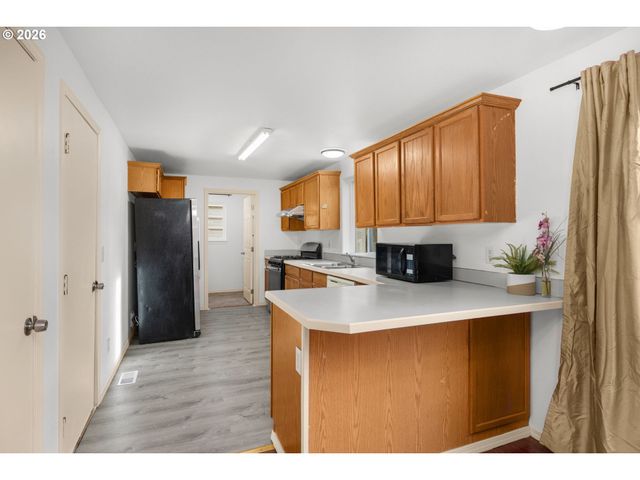 8704 Se RHONE St, Portland, OR 97266