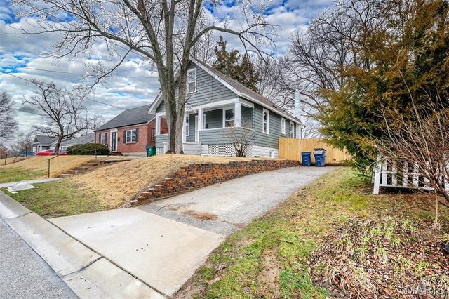 1042 Charleville Avenue, Rock Hill, MO 63119