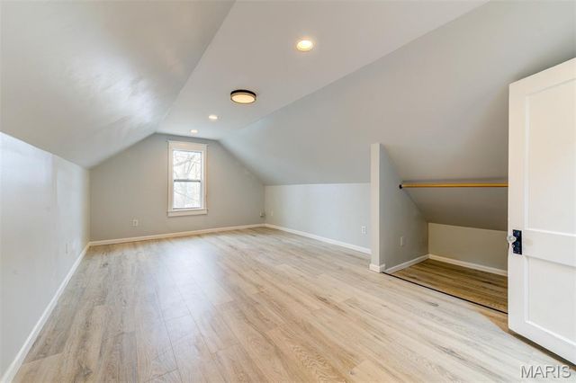 1042 Charleville Avenue, Rock Hill, MO 63119