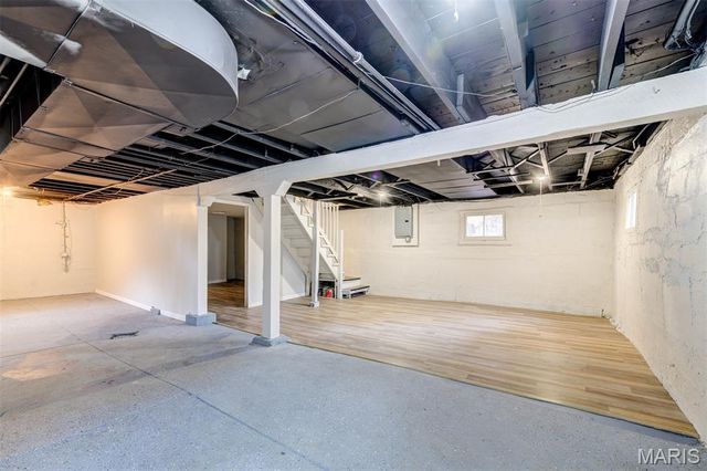 1042 Charleville Avenue, Rock Hill, MO 63119