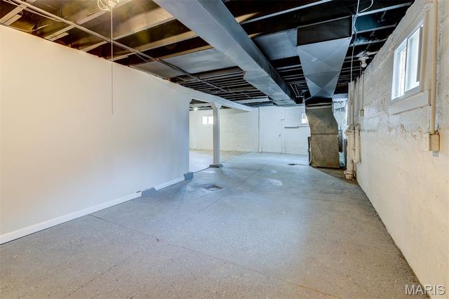 1042 Charleville Avenue, Rock Hill, MO 63119