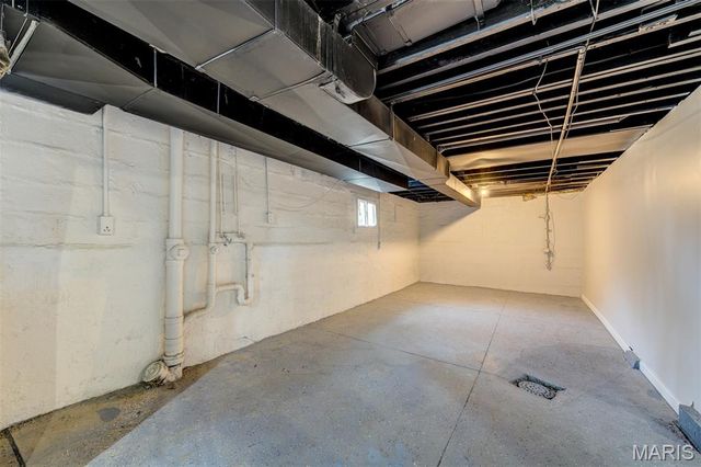 1042 Charleville Avenue, Rock Hill, MO 63119