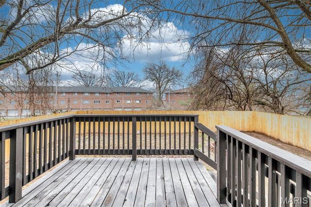 1042 Charleville Avenue, Rock Hill, MO 63119