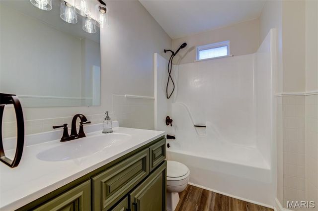 1042 Charleville Avenue, Rock Hill, MO 63119