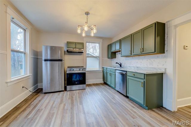 1042 Charleville Avenue, Rock Hill, MO 63119