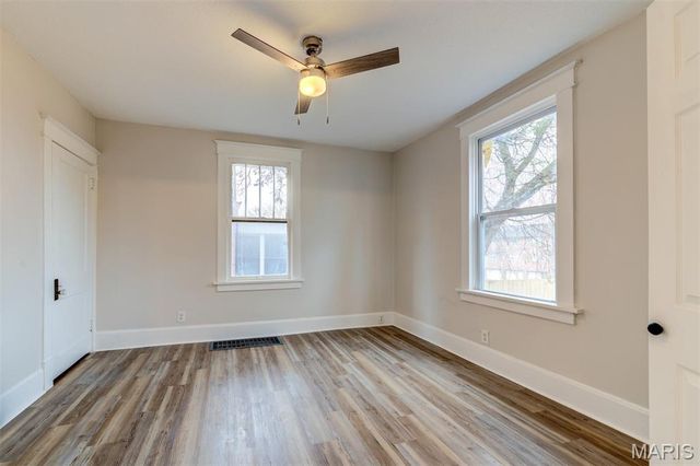 1042 Charleville Avenue, Rock Hill, MO 63119