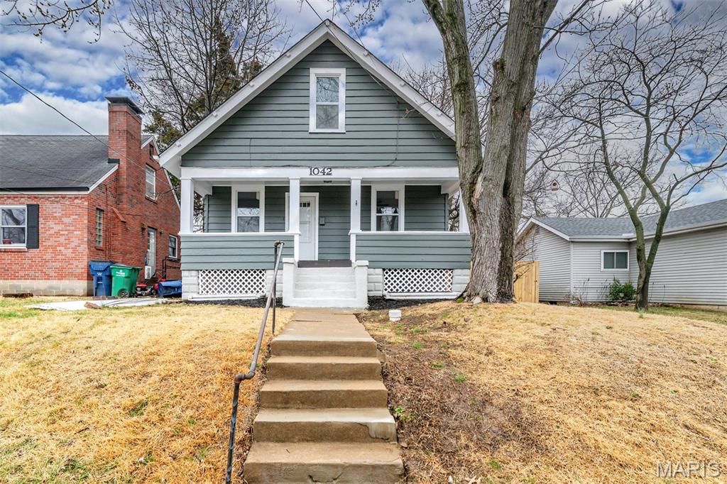 1042 Charleville Avenue, Rock Hill, MO 63119