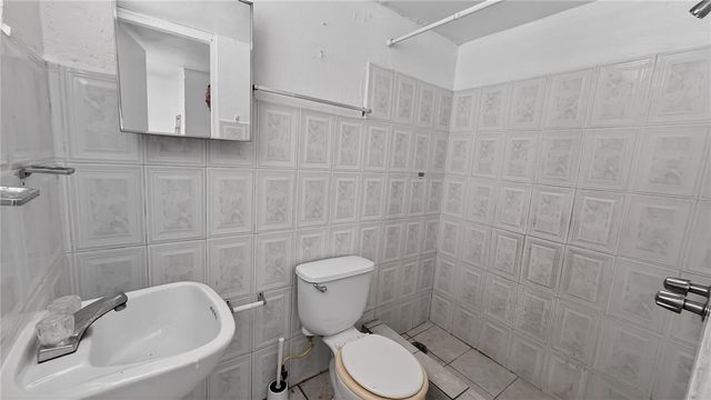 162 LA PLACITA DE SANTURCE, CALLE DOS HERMANOS 7, San Juan, PR 00907