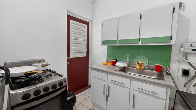 162 LA PLACITA DE SANTURCE, CALLE DOS HERMANOS 7, San Juan, PR 00907