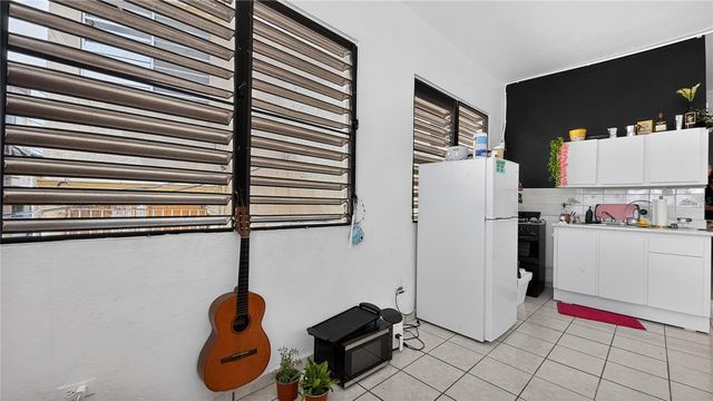 162 LA PLACITA DE SANTURCE, CALLE DOS HERMANOS 7, San Juan, PR 00907