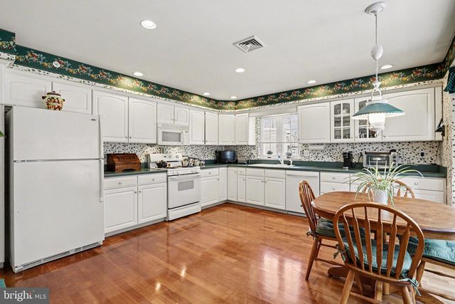 1827 MEADOW RIDGE DR, Hummelstown, PA 17036