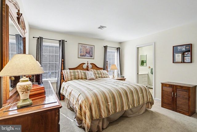 1827 MEADOW RIDGE DR, Hummelstown, PA 17036