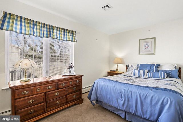 1827 MEADOW RIDGE DR, Hummelstown, PA 17036