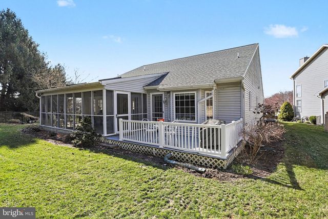 1827 MEADOW RIDGE DR, Hummelstown, PA 17036