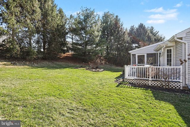 1827 MEADOW RIDGE DR, Hummelstown, PA 17036