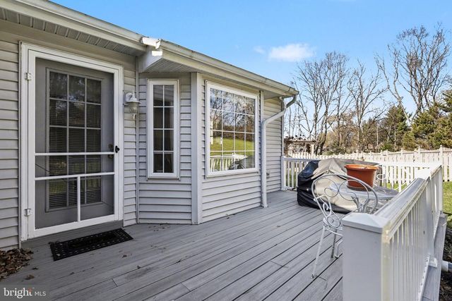 1827 MEADOW RIDGE DR, Hummelstown, PA 17036