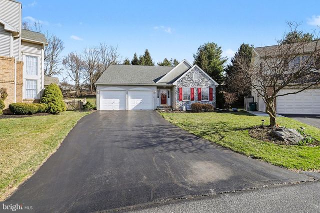 1827 MEADOW RIDGE DR, Hummelstown, PA 17036