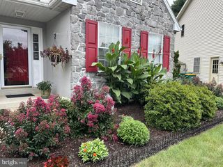 1827 MEADOW RIDGE DR, Hummelstown, PA 17036