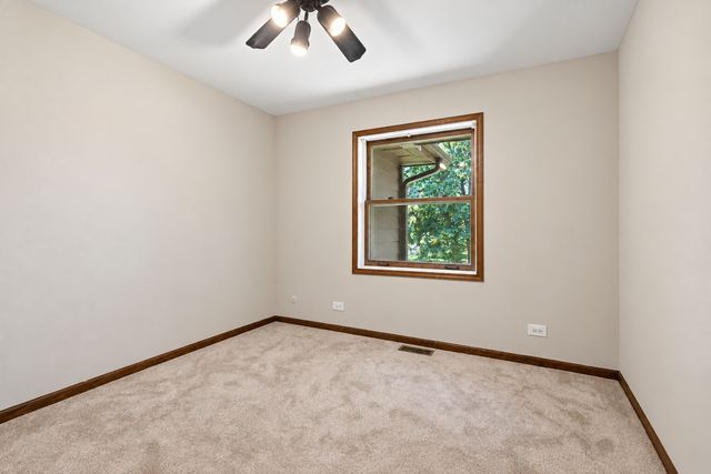 4512 S Ridgeway Road, Ringwood, IL 60072