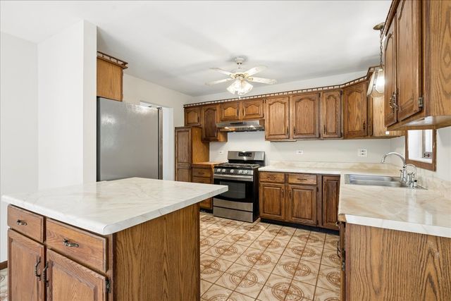 4512 S Ridgeway Road, Ringwood, IL 60072