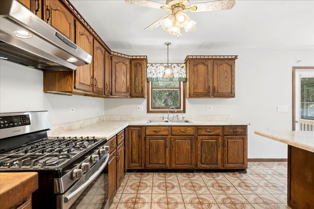 4512 S Ridgeway Road, Ringwood, IL 60072