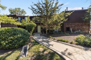 67 W 64th Street 101, Westmont, IL 60559
