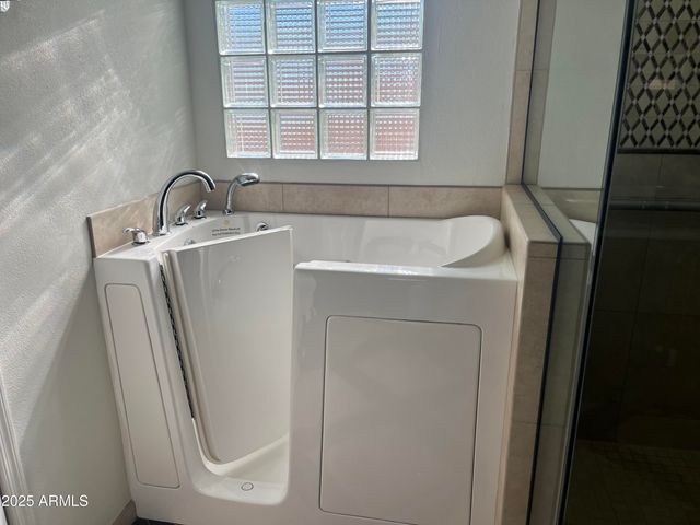 3721 S HAWTHORN Drive, Chandler, AZ 85248