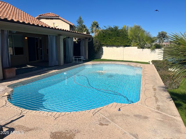 3721 S HAWTHORN Drive, Chandler, AZ 85248