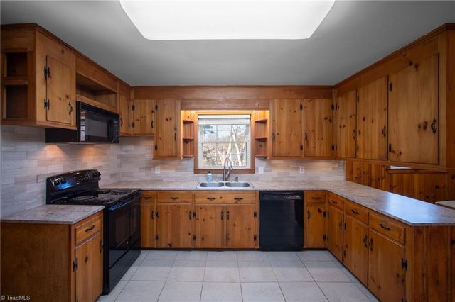 5021 Selena Street, Winston-salem, NC 27106