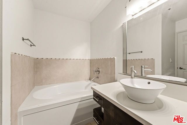 121 S Hope Street 313, Los Angeles, CA 90012