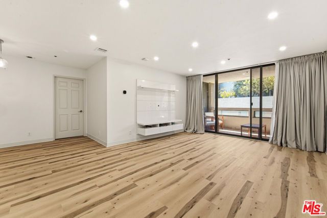 121 S Hope Street 313, Los Angeles, CA 90012