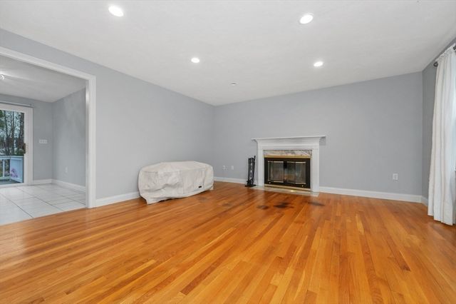 2 Minuteman Ln, Wellesley, MA 02481