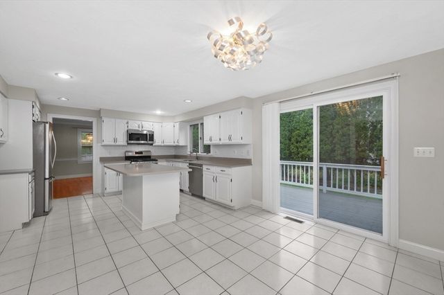 2 Minuteman Ln, Wellesley, MA 02481