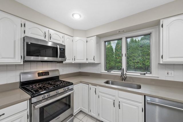 2 Minuteman Ln, Wellesley, MA 02481
